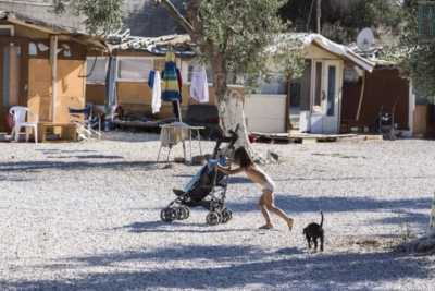 Bari, viaggio nel campo "a cinque stelle": la vita dei rom tra "dittatura" e libert�